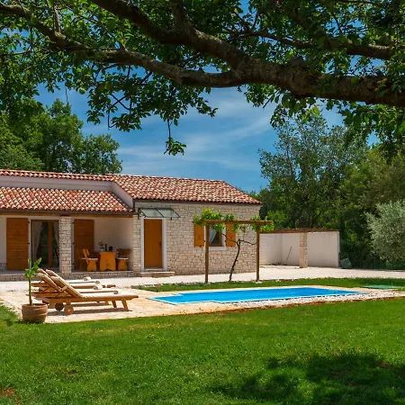 Bilen Villa *